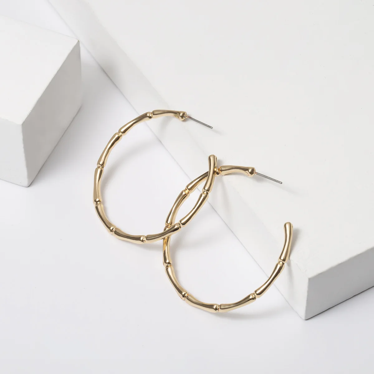 Simple Trendy Fashion C Shape Hoop Earrings for Women Metro Retro Punk Geometry Round Earrings Jewelry Wedding Party Gifts