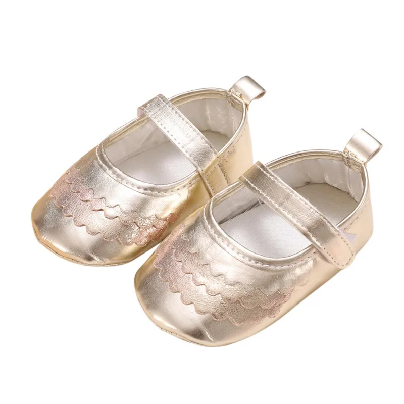 Новинка; обувь для младенцев новорожденных первых шагов из искусственной кожи, яркий уход за кожей лица Демисезонный для маленьких девочек; обувь принцессы; обувь для маленьких детей - Цвет: Золотой