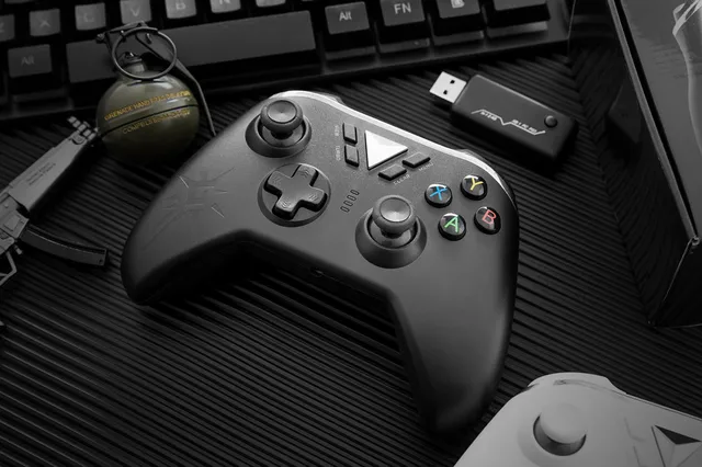 KKcare Controlador com fio Controle para jogos compatível com Xbox Series  Handle compatível com PC Games Black : : Computadores e  Informática