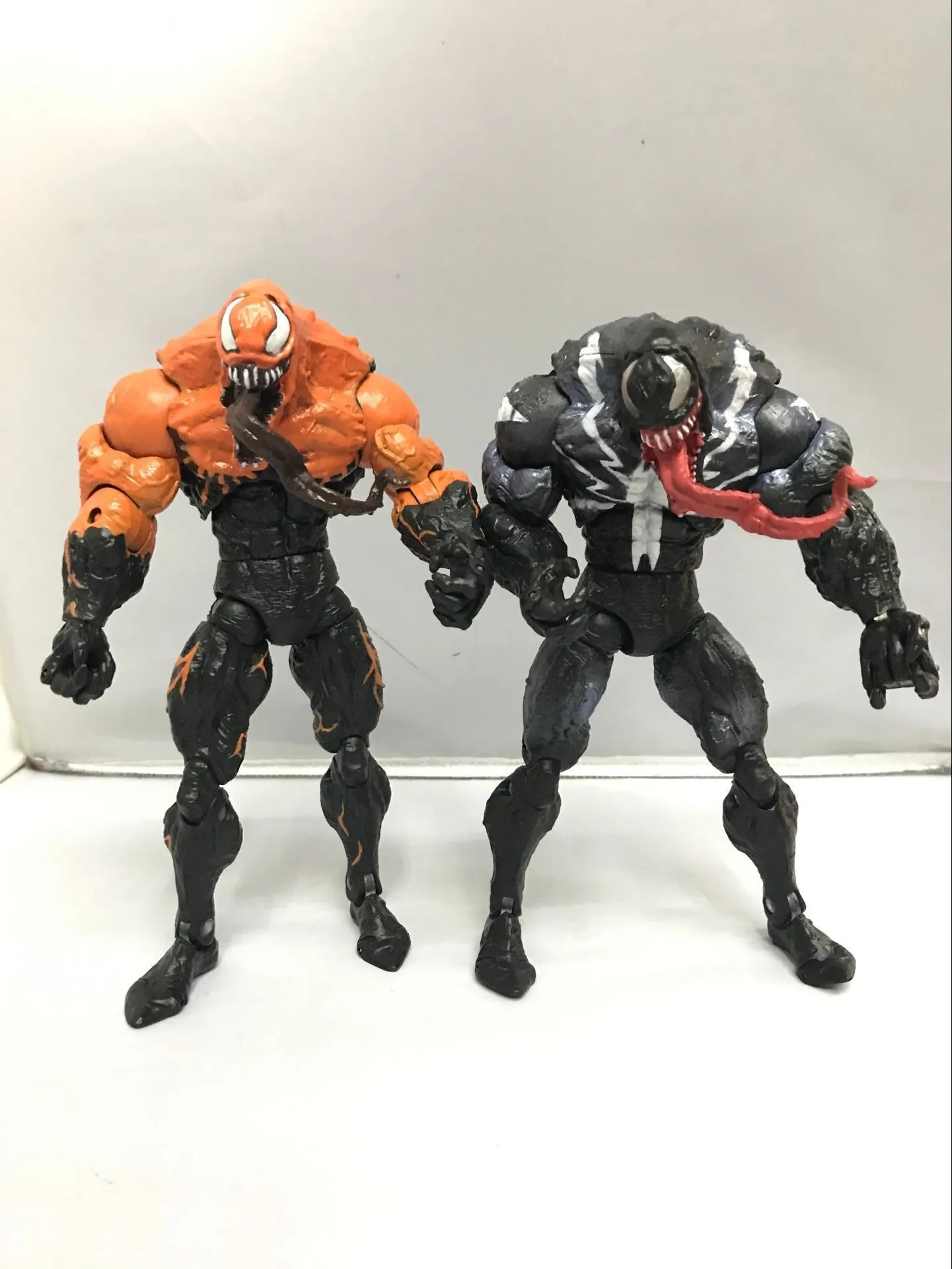 

6-Inch DC Venom Black And White with Pattern Yellow 2-Selectable Movable Joint Brand New OPP Bag Garage Kit Model