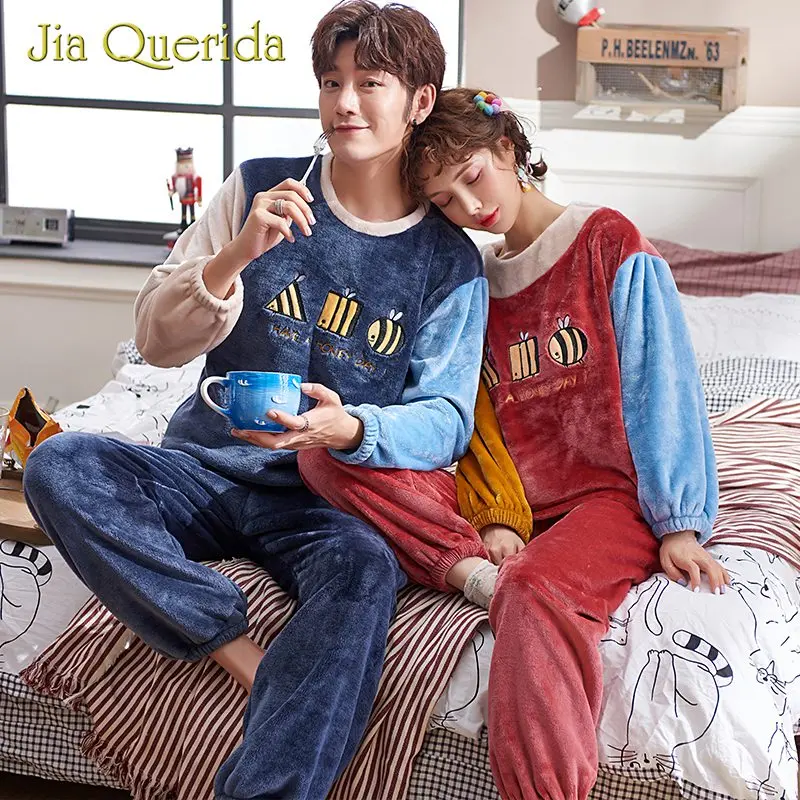 

Color Matching Pajamas Set Long Sleeves Winter Flannel Blue Scarlet Lovely Bees Embroidery Elastic Cuff O-Collar Couple Homewear