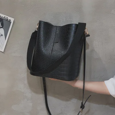 Anslot роскошная сумка из крокодиловой кожи, Женская одноцветная сумка-мешок, регулируемая сумка на плечо, Женская вместительная сумка через плечо HPS704 - Цвет: Black