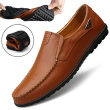 Мужская повседневная обувь из натуральной кожи; Роскошные Брендовые мужские лоферы года; мокасины; дышащие слипоны; черные туфли для вождения; большие размеры 37-47