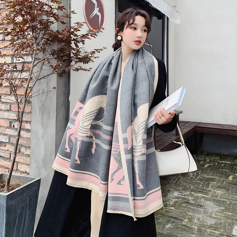 Comprar Bufanda de cachemir de invierno con estampado de animales para mujer 2019 nuevos chales cálidos gruesos y envoltorios de marca de diseñador caballo impreso Pashmina manta capa