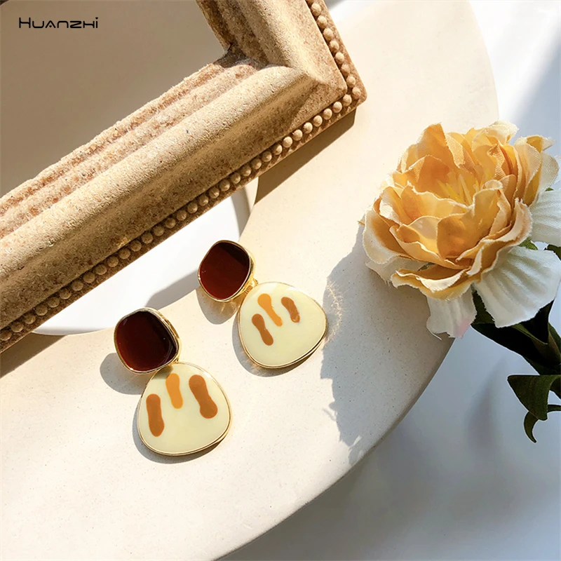 HUANZHI простые неправильной формы капельная глазурь абстрактный хит цвет живопись граффити ручная роспись линии серьги-гвоздики для женщин отдых