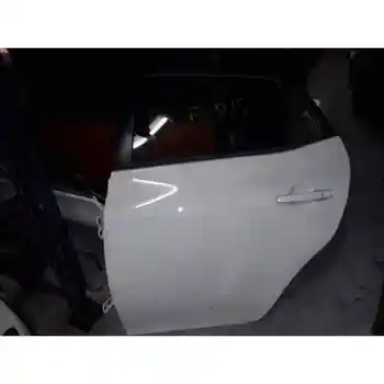 

LEFT REAR DOOR TOYOTA AURIS