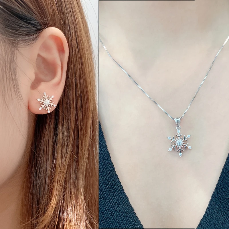 Snowflake Shape Pendant Necklace 