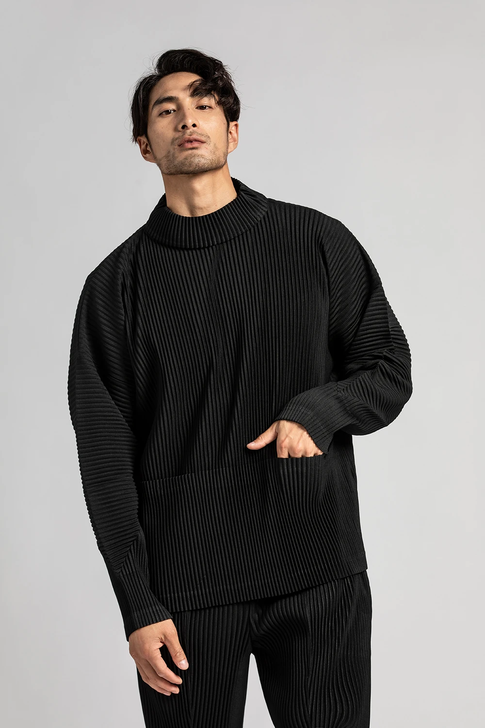 Miyake Pleated Turtleneck Sweatshirt  Men's Big Pocket Loose Pullover Oversized long sleeves pleats Sweatshirts for man in black Issey Japanese designer mens fashion