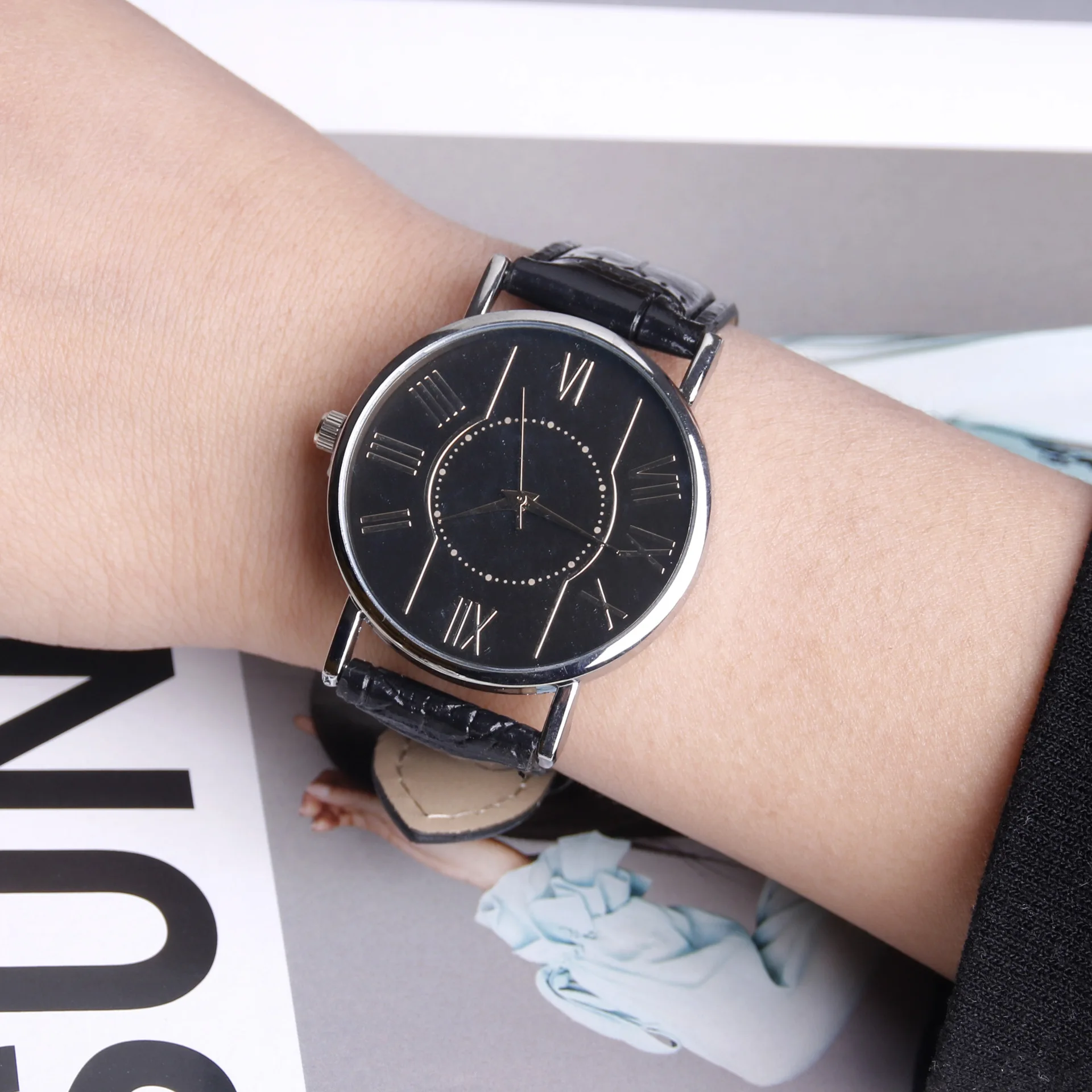 

Korean-style Ultra-Thin Fashion Lovers Watch Blueray Glass Simple Casual Men And Women Quartz Watch