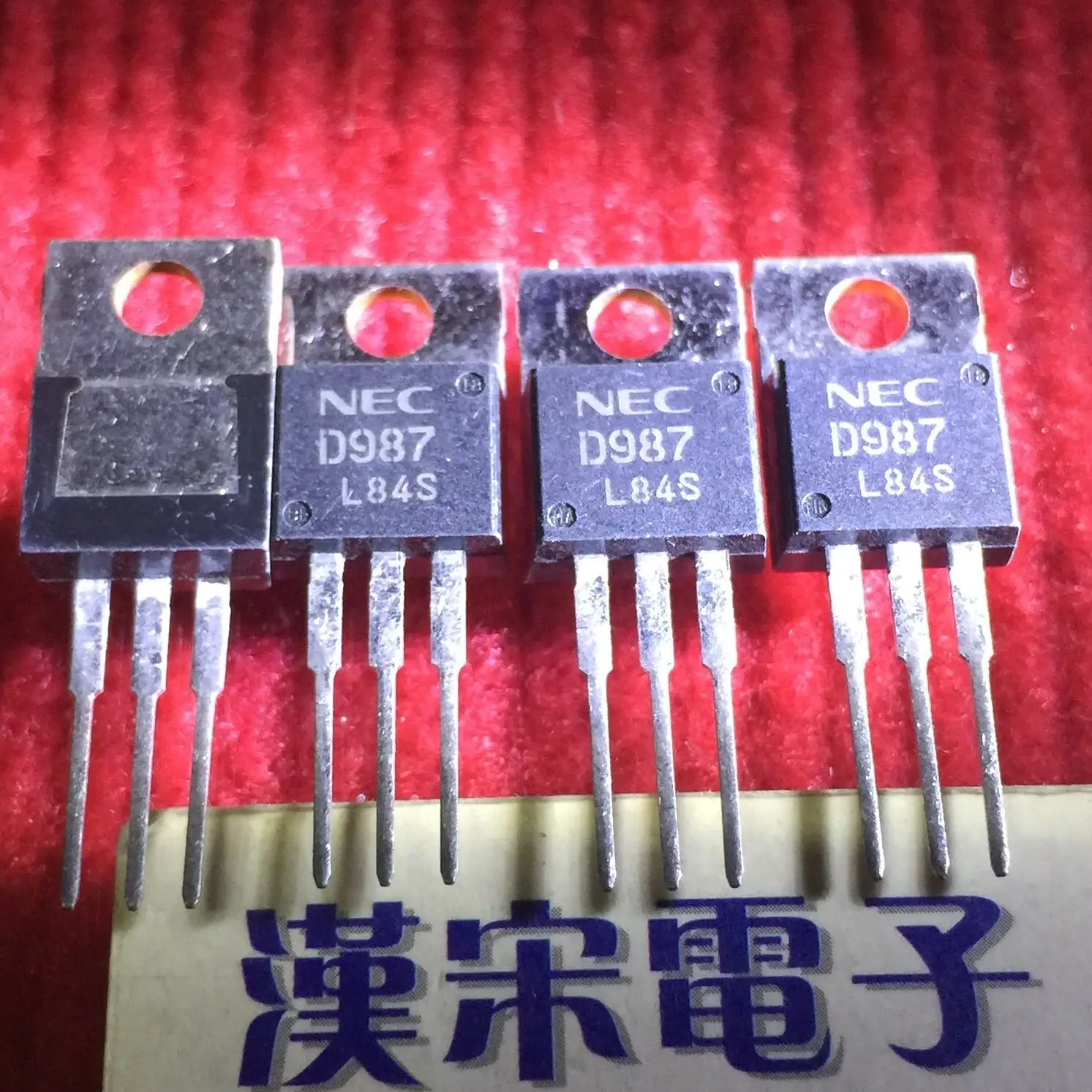 

Free shipping 2SD987 D987 TO-220 10PCS/lot