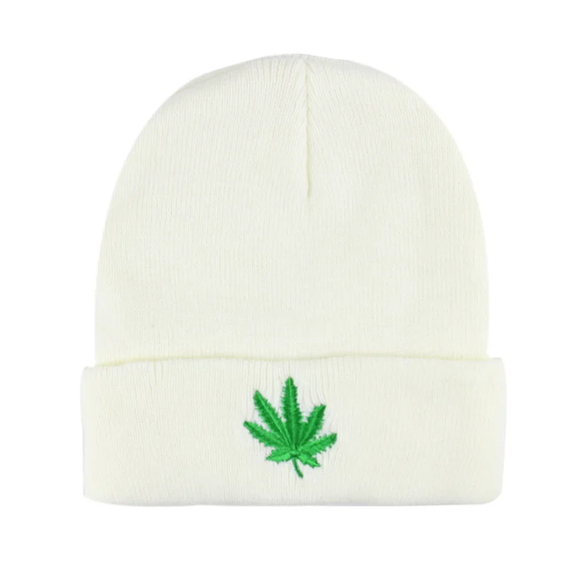 the new Europe and the United States male ms maple leaf embroidered knitted cap sleeve head cap hip-hop wool hat