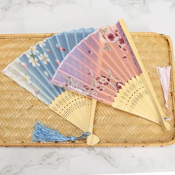 

Chinese style Folding Fan Wooden Shank Fan High Quality Elegent Female Fan Wedding Party Gift Lace Silk Fabric Bamboo Frame Fan