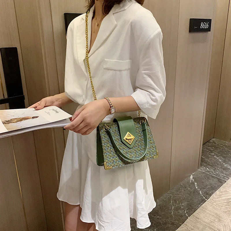 

2019 new stereoscopic small square bag wool latticed lock buckle single shoulder slanted female bag