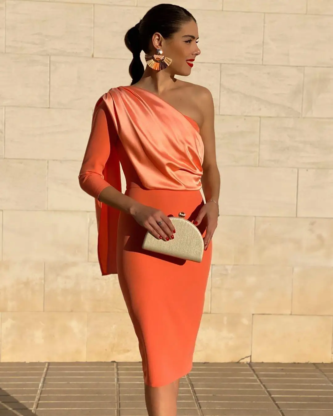 2020 nowa krótka sukienka koktajlowa z długim rękawem z peleryną jedno ramię kobiety seksowna pomarańczowa suknia wieczorowa szaty de soirée فساتين الهرة