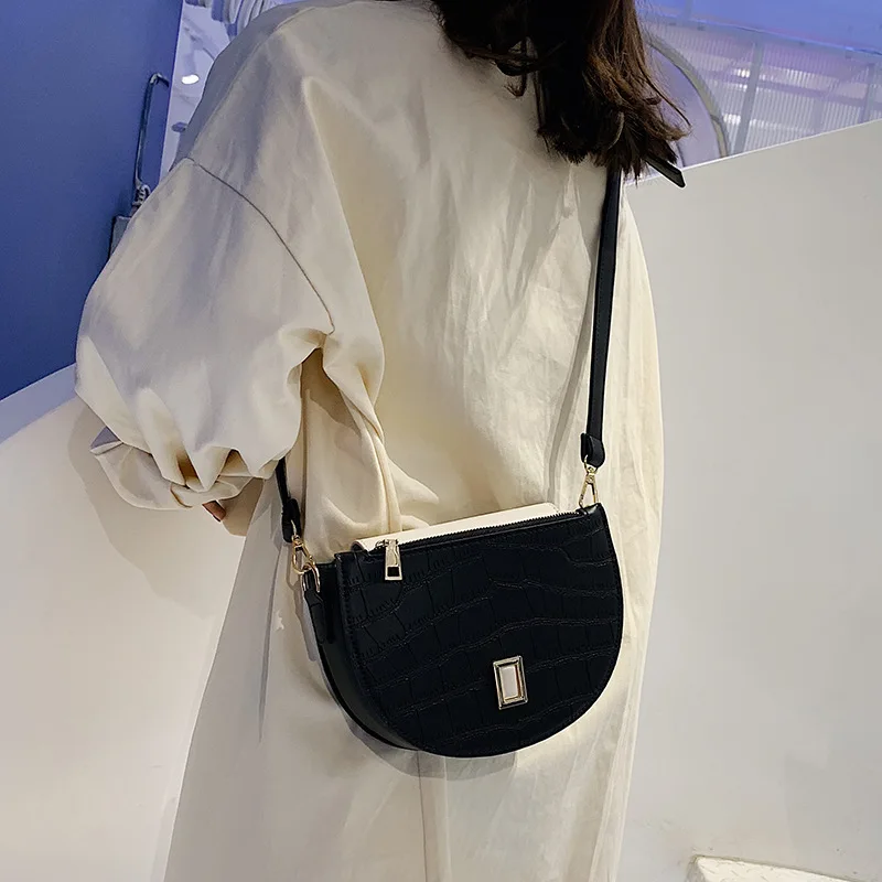 

New 2019 crocodile - grained half - crescent small square bag longan lock one - shoulder oblique satchel