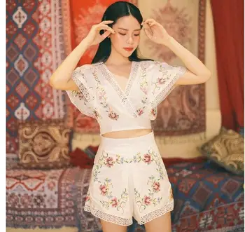 

2020 Spring Summer New Sweet Lace Floral Stitching Belt Waist Fashion Women Set