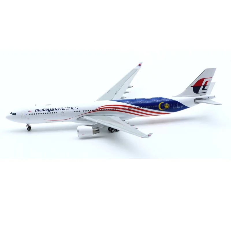 1:400 масштаб Малайзия авиакомпании A330-300 авиакомпаний модель с основанием сплава