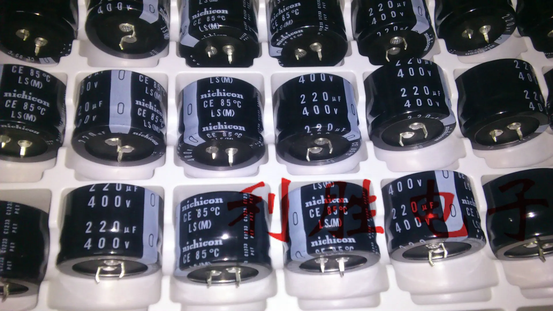 

4pcs/10pcs Brand new authentic Japan nichicon Aluminum electrolytic capacitor 400V220UF 35X25 LS free shipping