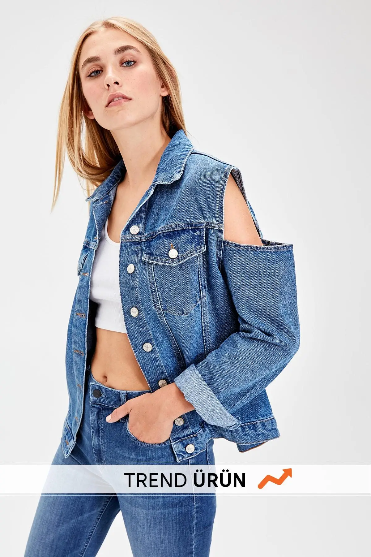 

Trendyol Blue Shoulder Detaylı Denim Jacket TWOAW20CE0031