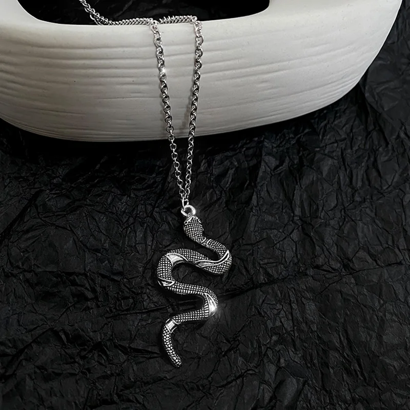 Nuevo Animal serpiente pendientes collar de serpiente COLLAR COLGANTE de las mujeres estilo minimalista de aleación de mujer moda joyería de cumpleaños regalo fiesta