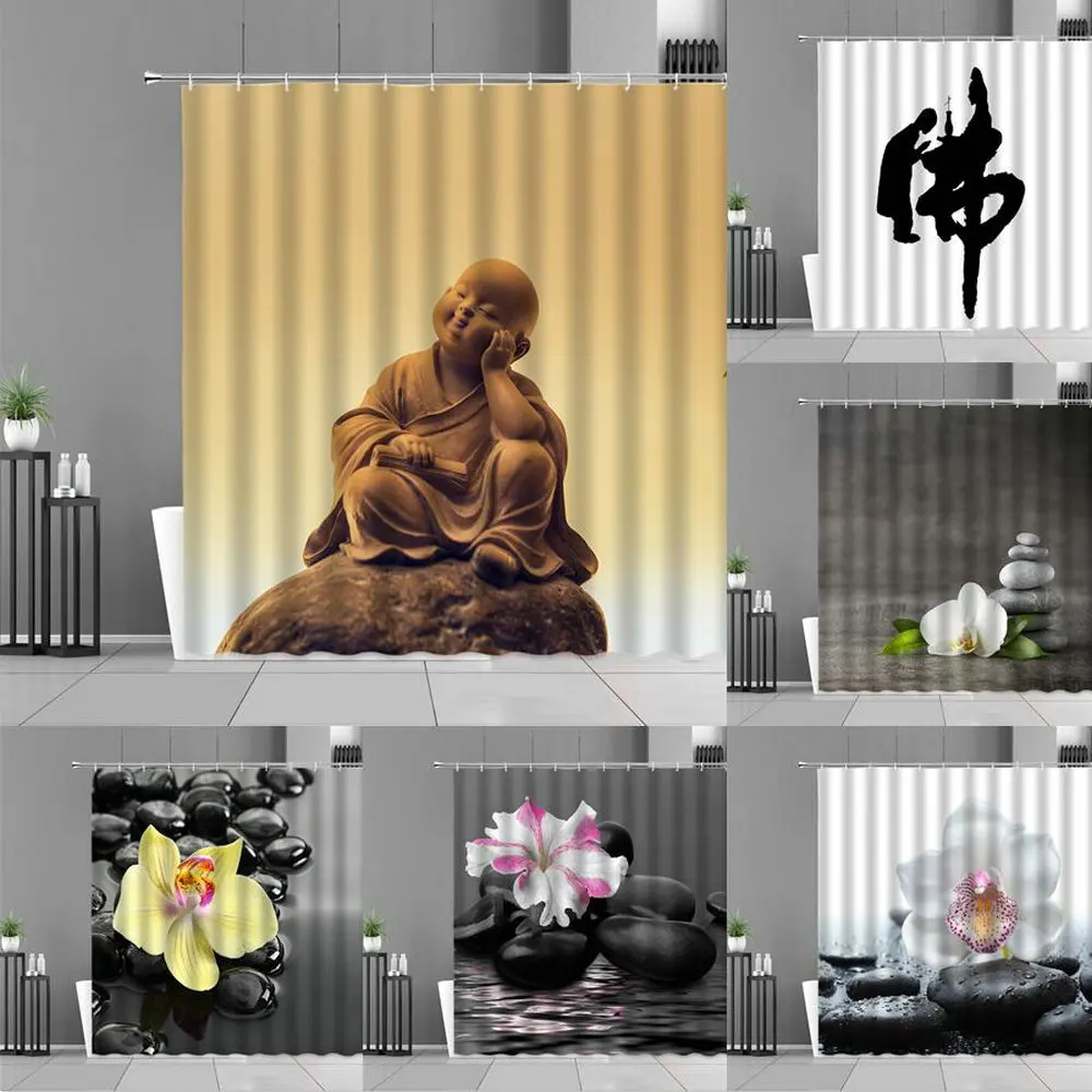 

Занавеска для душа Zen Buddha с фиолетовыми и белыми цветами и зелеными бамбуковыми пейзажами