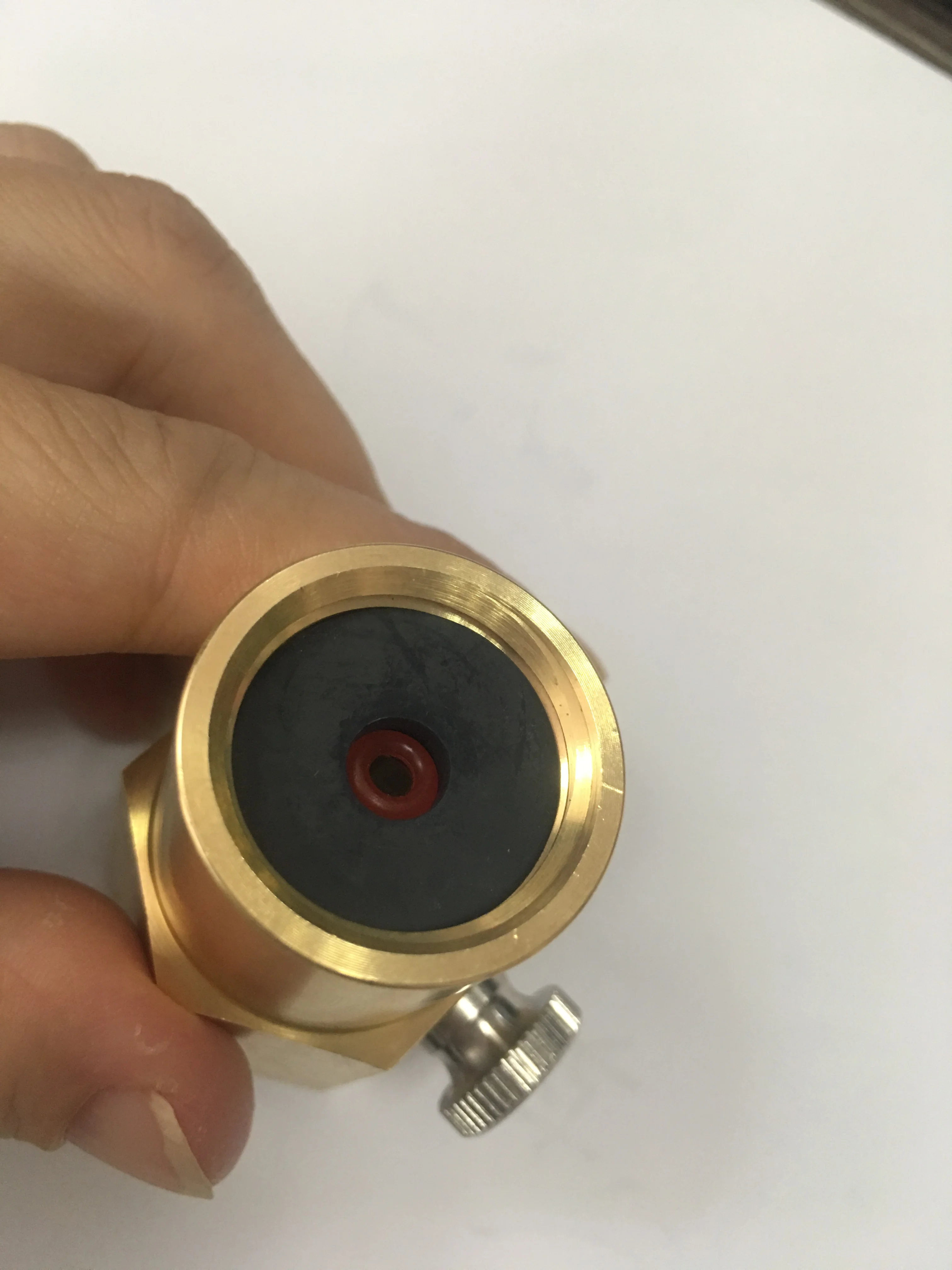 SODABOTTLE адаптер для наполнения цилиндра(заправочная станция) с кровоточным клапаном(стандарт США