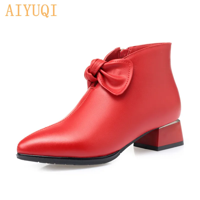 

2019 Winter New Female Pointed European And American Women's Genuine Leather Boots Martin Boots With red boots wedding