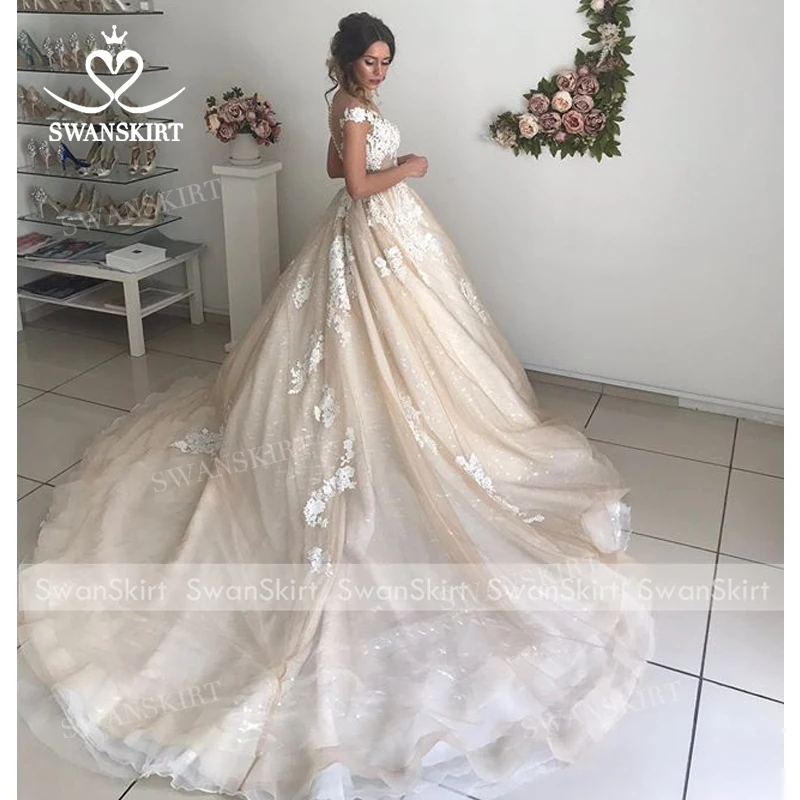 Sweetheart Beaded Princess Wedding Dress Off Shoulder Appliques Lace A-Line SWANSKIRT I182 Bride Gown Illusion Vestido De Noiva