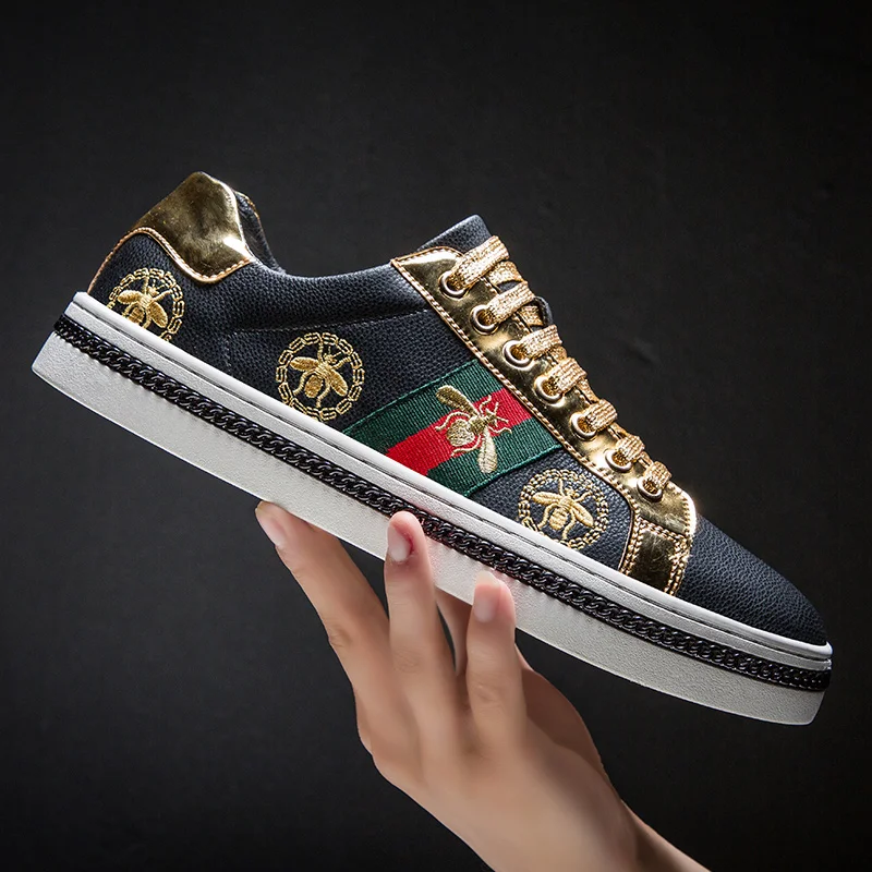 

2019 autumn and winter new net red bee European station embroidery low to help men's shoes Wear resistant Non-slip casual shoes
