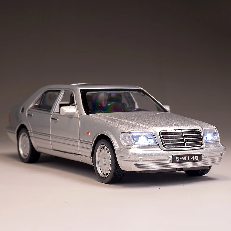 Maybach Mercedes-Benz S W140 1:32 Сплав модель автомобиля звуковой светильник вытяжной алюминиевый игрушечные модели автомобилей Дети Литые двери