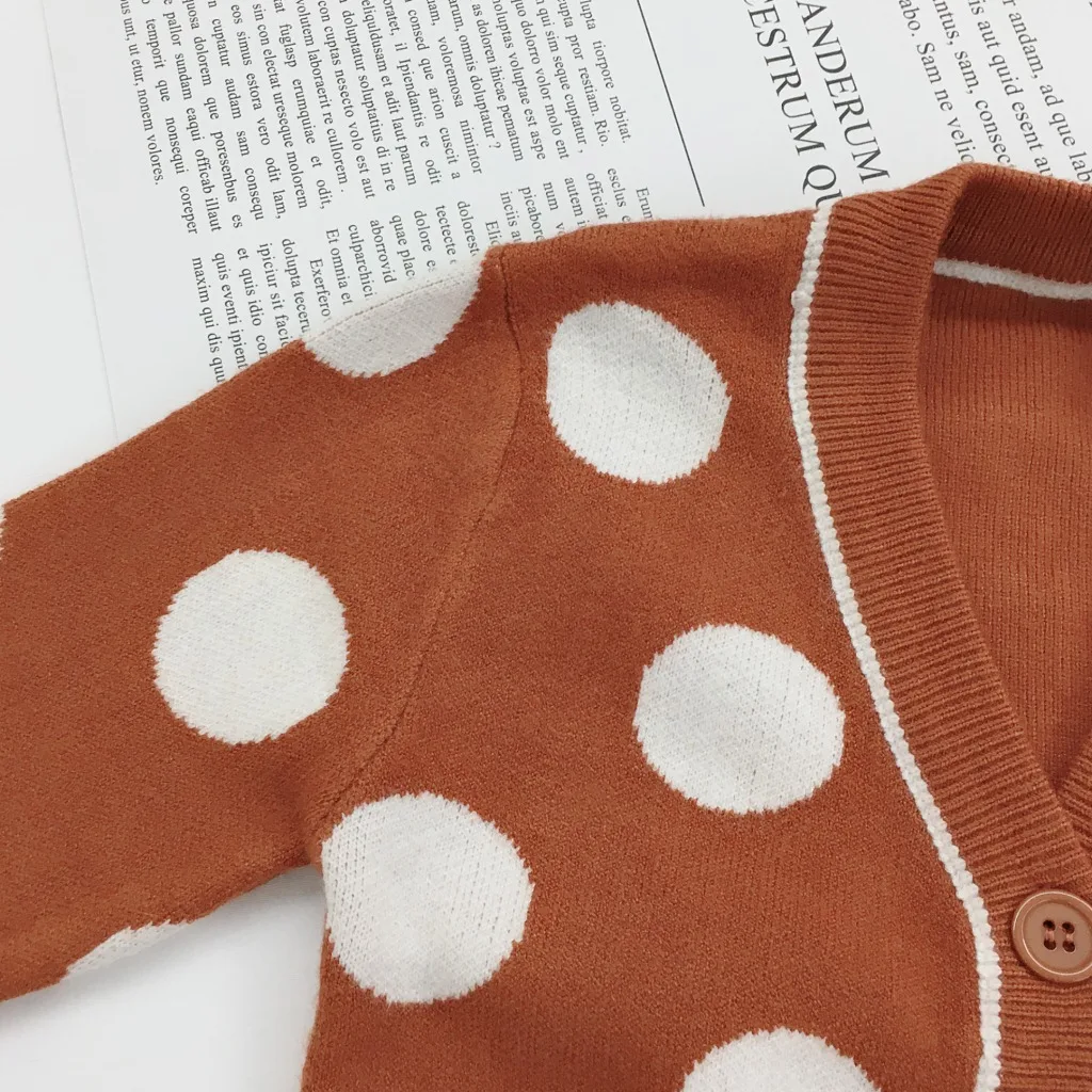 Свитера для маленьких девочек Корейский модный вязаный кардиган в горошек для девочек, одежда для детей свитер для маленьких девочек 1, 2, 3, 4, 5 лет Детский кардиган