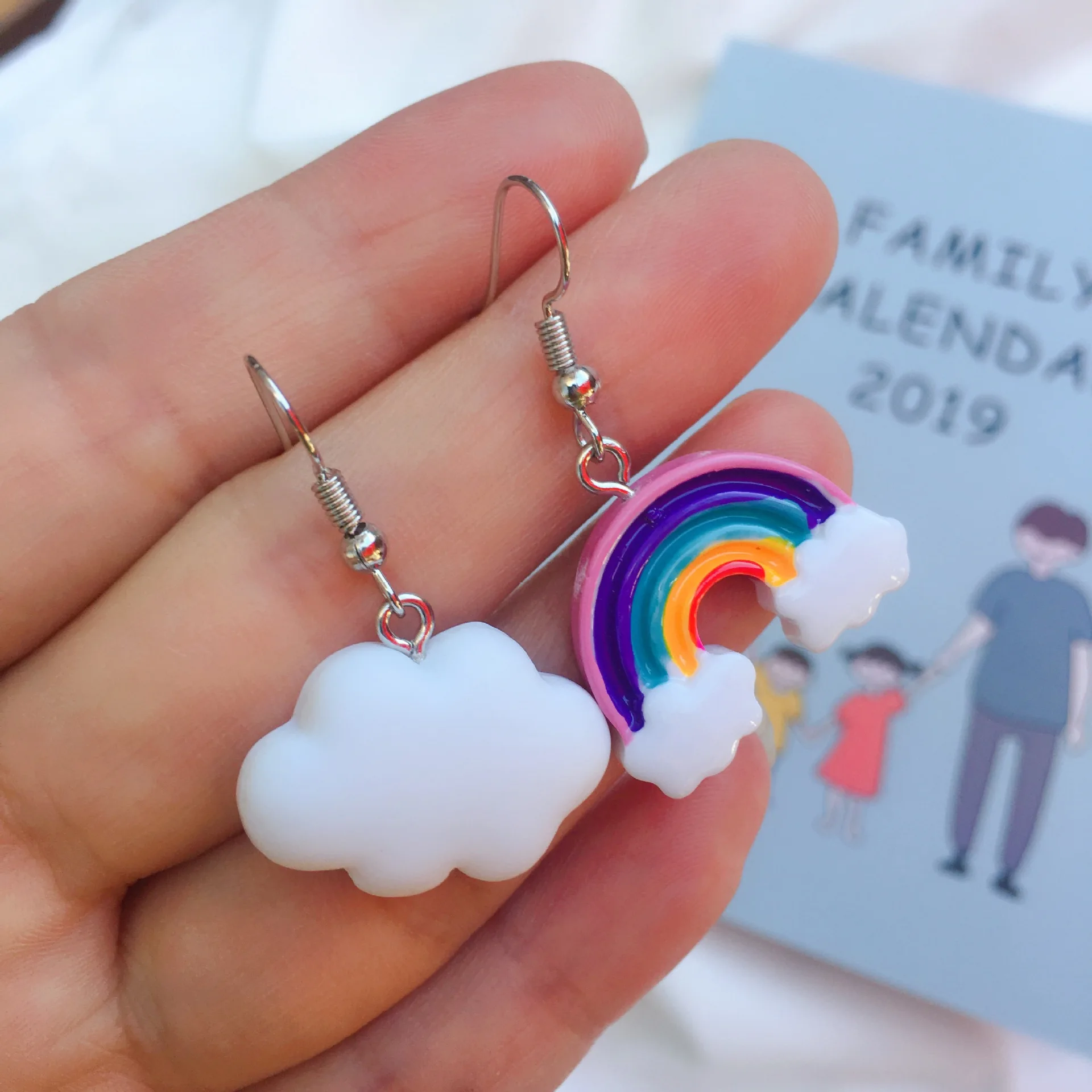 

New Fashion Sweet Summer Cloud Rainbow Drop Earrings Acrylic Asymmetric Sky Cloud Acrylic Dangle Earrings Jewelry Gift For Woman