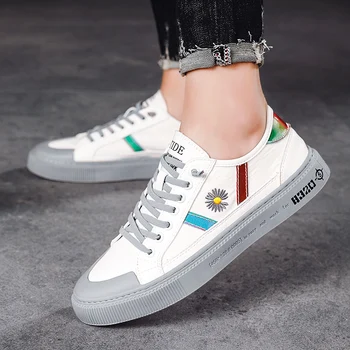 

2020 new small daisy canvas shoes men's shoes summer breathable thin casual shoes Korean version of the trend of wild white shoe
