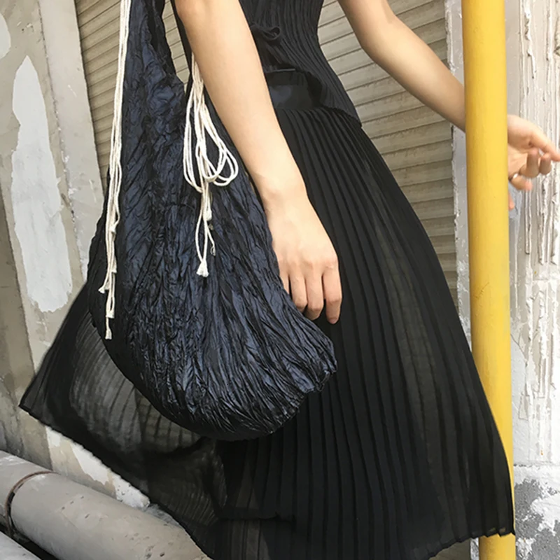 [BXX] Оригинальная дизайнерская винтажная Женская индивидуальная Новая Черная Женская плиссированная Толстая сумка на одно плечо LM919