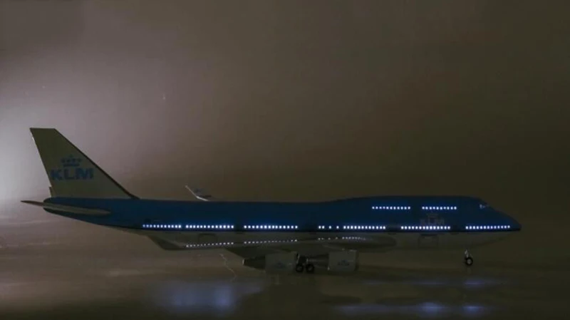 1/157 масштаб 47 см самолет Boeing B747 KLM королевский синий белый голландские авиалинии Модель W светильник колесо литье под давлением пластиковая Смола самолет Collec - Цвет: with light