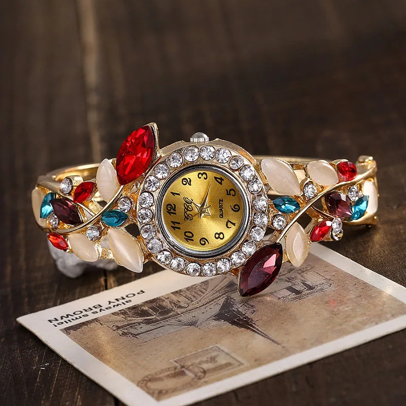 Creative New Retro Bracelet Watch Fashion Diamond Flower Ladies Fashion Casual Watch