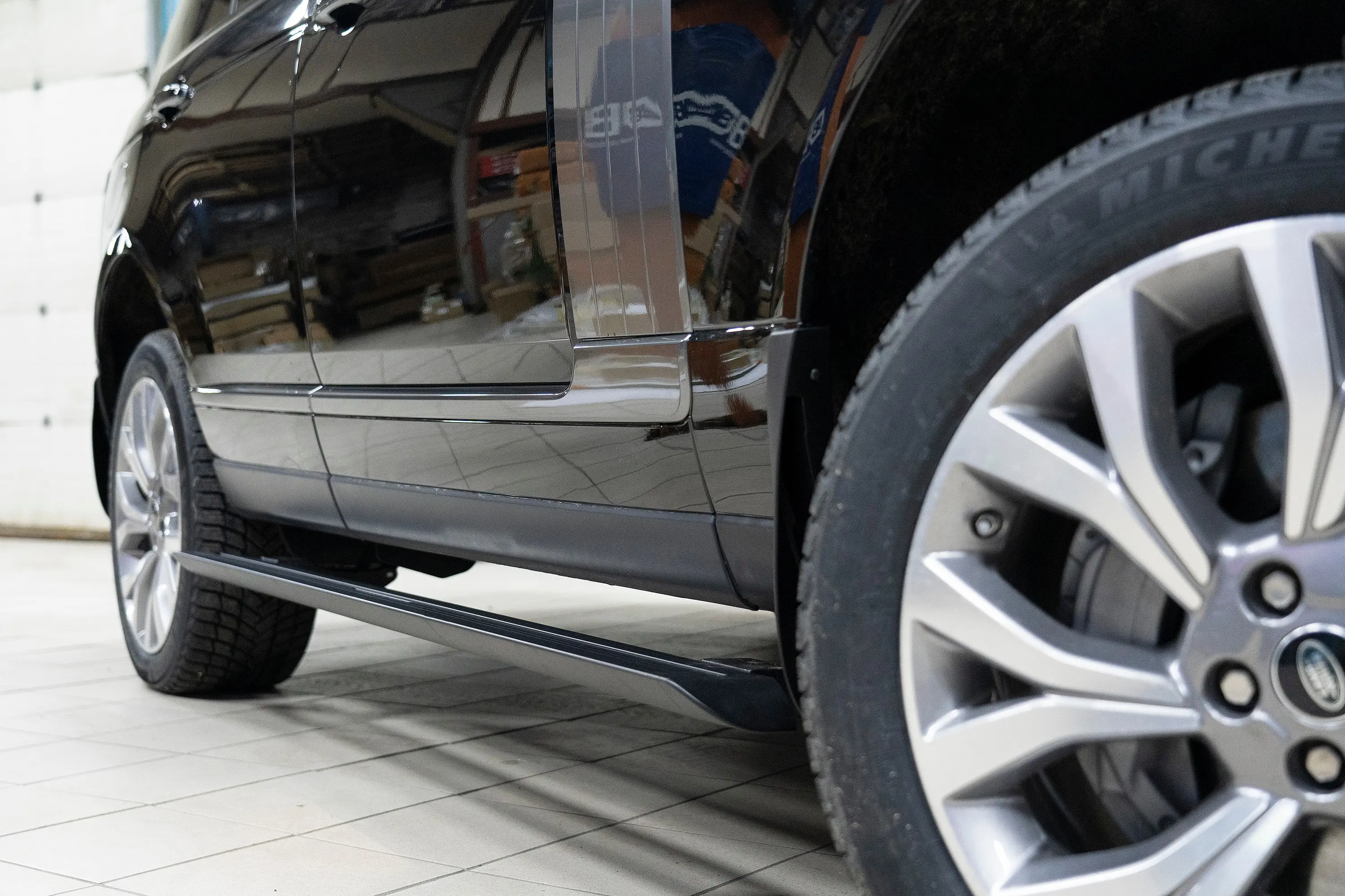 Range rover sport 2013 пороги. Выдвижные пороги рендж ровер вог 322. Подножка range rover. Электро подножки рендж ровер вог. Подножка рендж ровер.