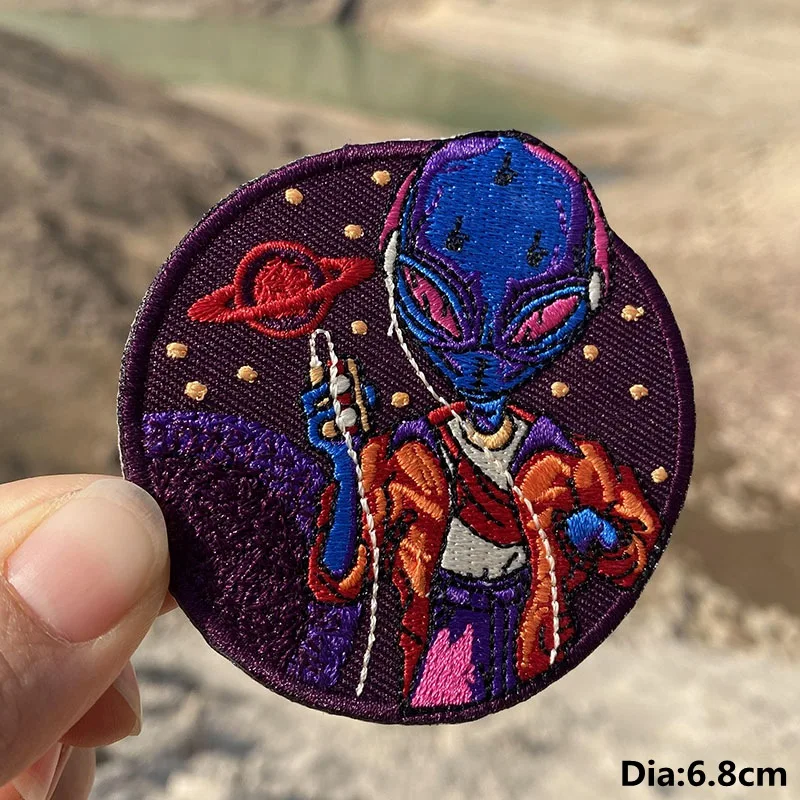 Toppa Ricamata 'Alien UFO Space Gun' - 6,4x7,3 Cm - Da Cucire O Termoadesiva - Ideale Per Giacca Zaino