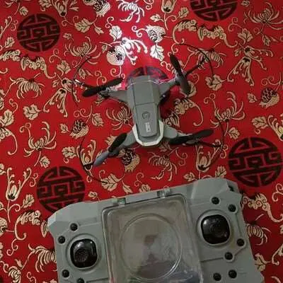 Отзыв о товаре Новая мини-камера KY905 UAV 4K HD может поворачиваться с одной кнопкой складной пульт дистанционного управления Квадрокоптер Профессиональный Дрон от пользователя U***f