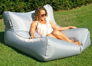 Серый негабаритный стул для отдыха, надувной коврик для бассейна beanbag, мешок для бассейна bean lounge, расслабляющий стул для воды, внешняя мебель
