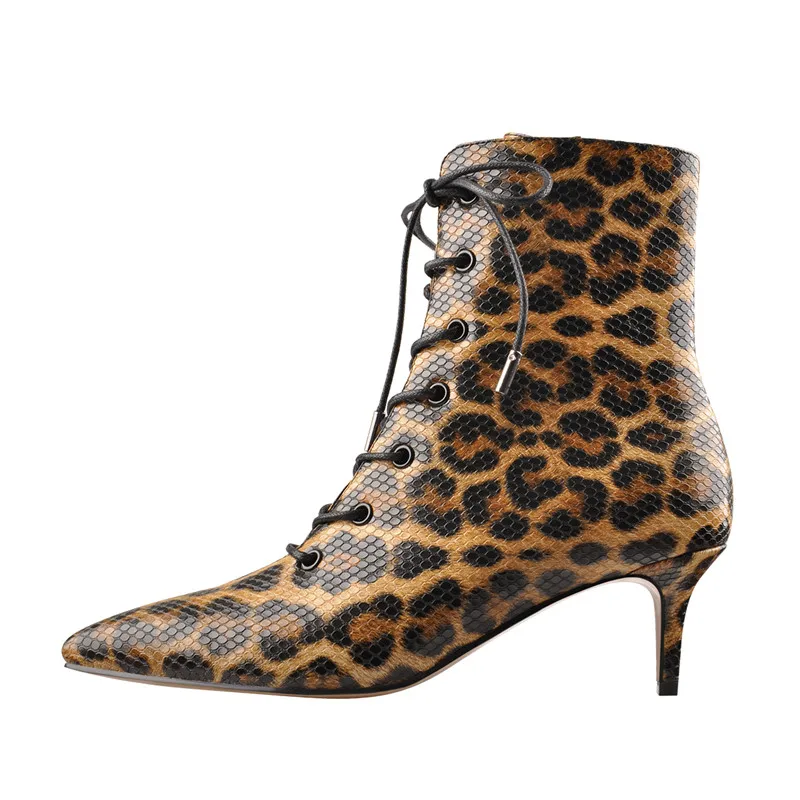 Женские ботильоны Onlymaker на низком каблуке с котятами ботинки острым носком