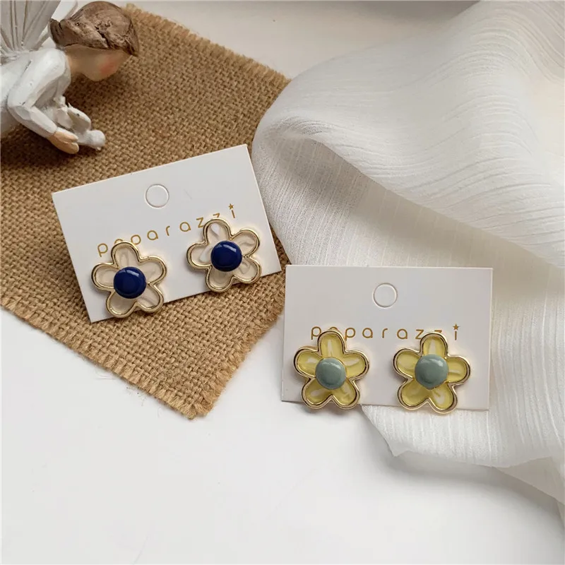 A Method of Small and Pure Fresh Flowers Earrings Two Wearing Female Temperament Contracted Super Fairy Earring Jewelry | Украшения и