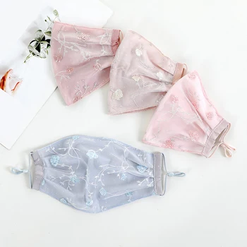 

1 pc Random Color Women Flower Embroidery Sunscreen Mouth Mask Lady's Breathable Cotton Lining Windprof Lace Mouth Mask