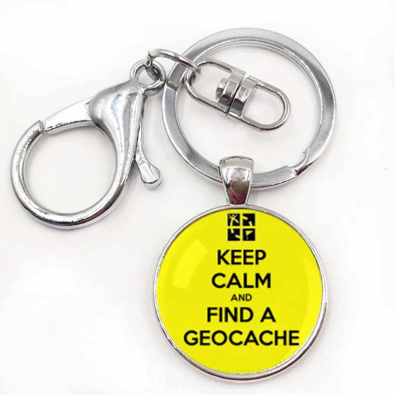 Porte-clés avec symbole de géocaching, jeu de plein air Gratuit, activité de géocaching gratuite, garder le calme et l'amour, pendentif étiquette de voyage