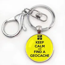 Porte-clés avec symbole de géocaching, jeu de plein air Gratuit, activité de géocaching gratuite, garder le calme et l'amour, pendentif étiquette de voyage