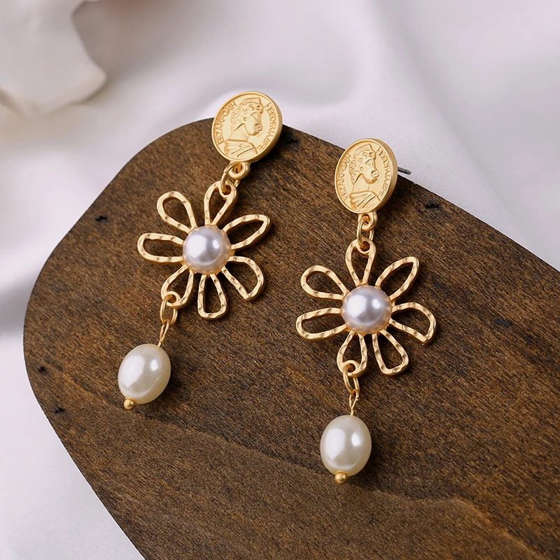 

Ancient Greek Egyptian King Carved Nameplate Drop Earrings For Women Gold Color Flower Acrylic Pearl Fashion Jewelry Wholesale
