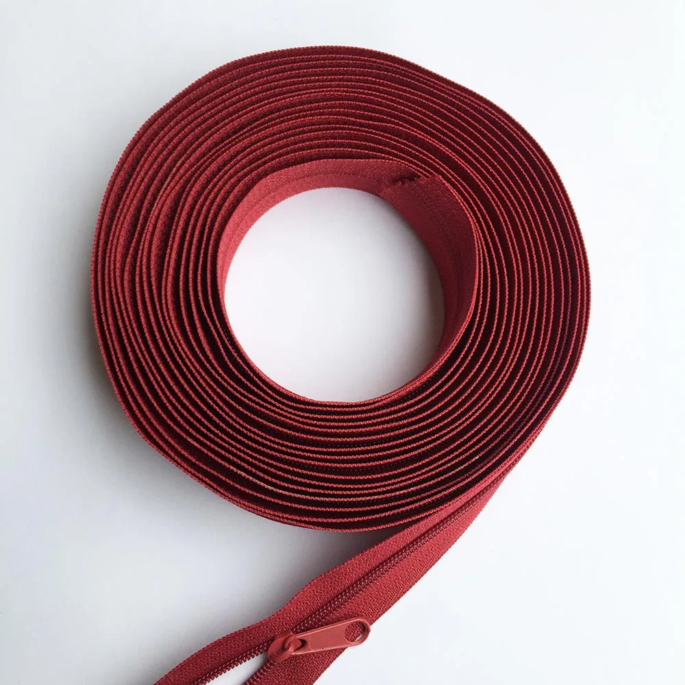 Durable Nylon Coil Zippers Roll with Assorted Sliders