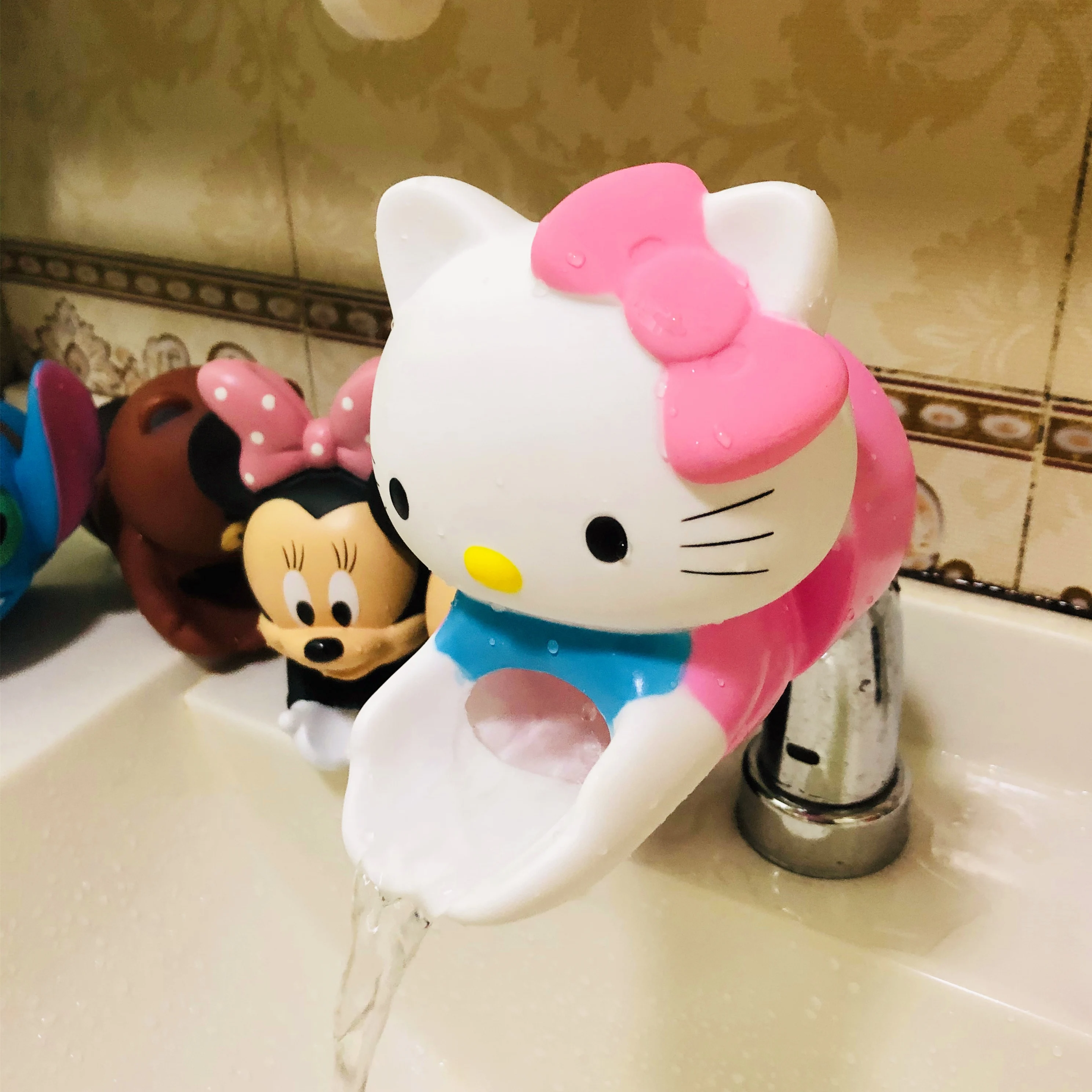 Hello kitty удлинитель для смесителя силиконовый бытовой ванной раковины брызг головы рот мультфильм милые дети аксессуары для ванной комнаты
