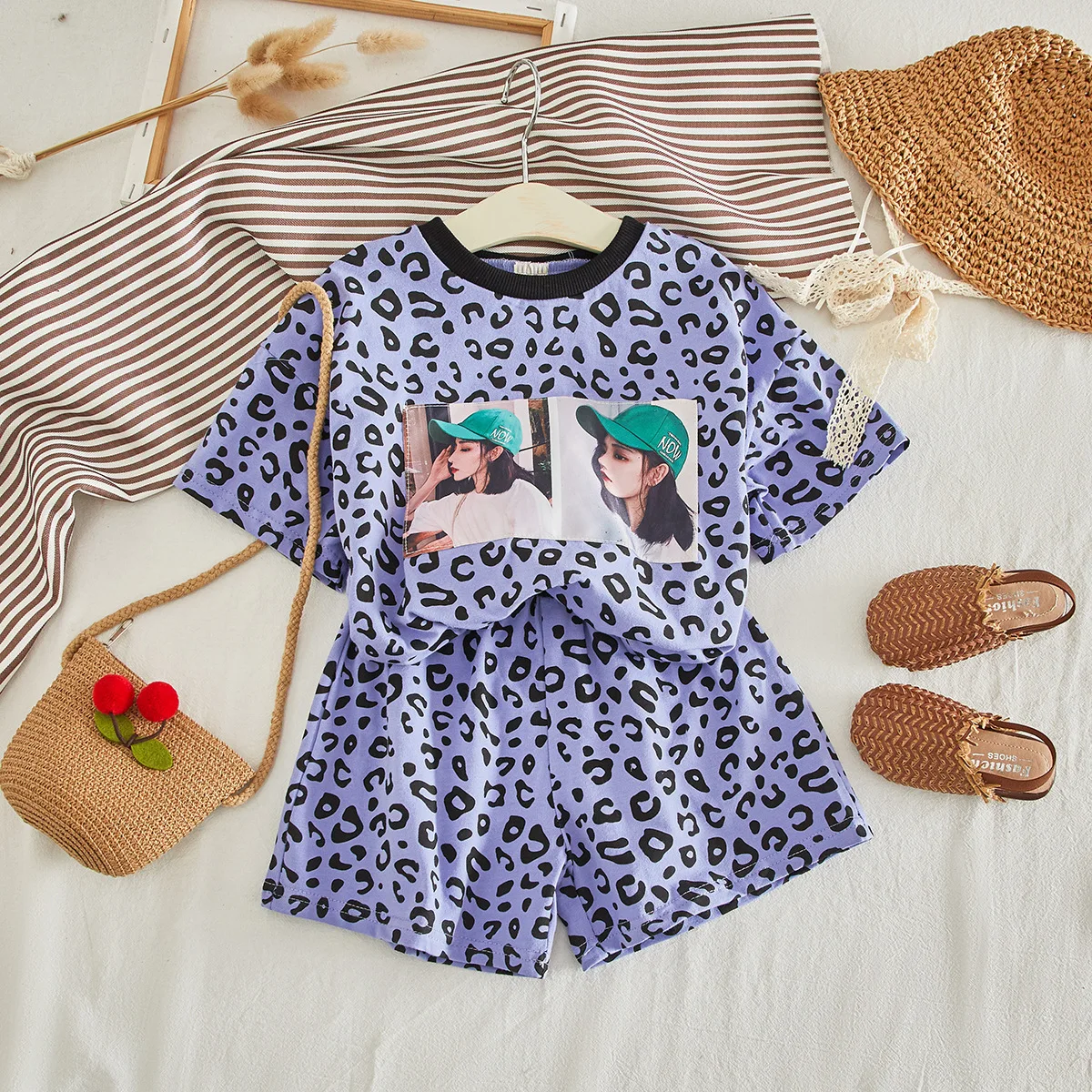 

2019 Summer Beauty Printed Leopord Pattern Short Sleeved T-shirt Base Shirt + Leopord Pattern Shorts Two-Piece Set Children GIRL