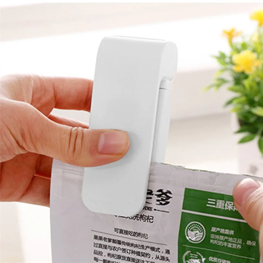 Mini Heat Sealing Machine Handheld Electric Sealer Packing Plastic Bag Closer Heating Sealing Tool for Snacks Bag